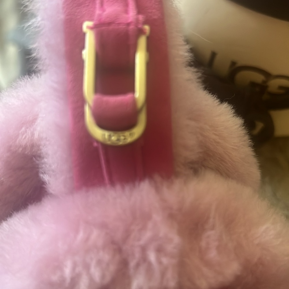 Pink UGG Earmuffs with the faux shearing and suede Cone with box - Picture 2 of 7